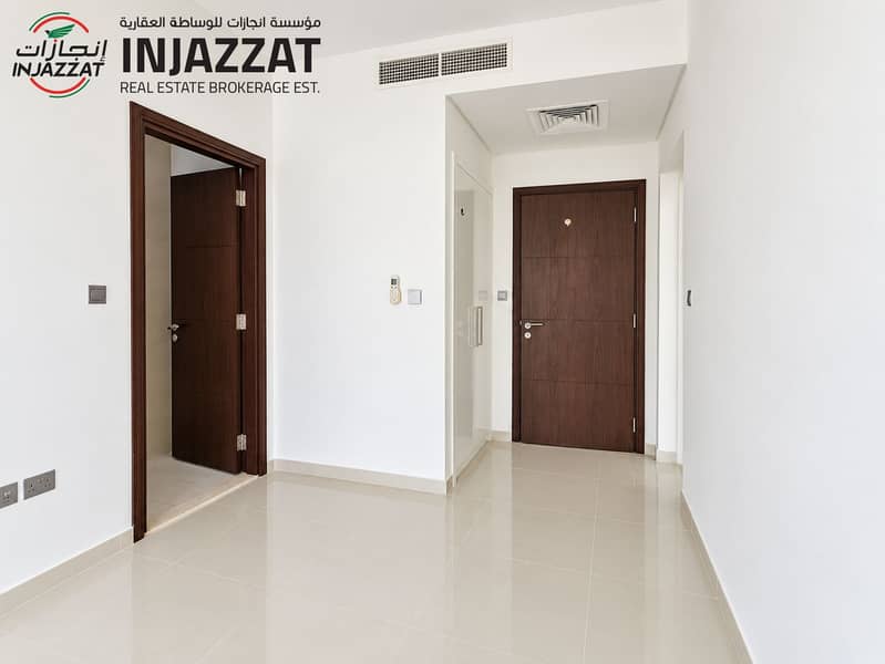 2 17_Bedroom_En_Suite_Entry. png