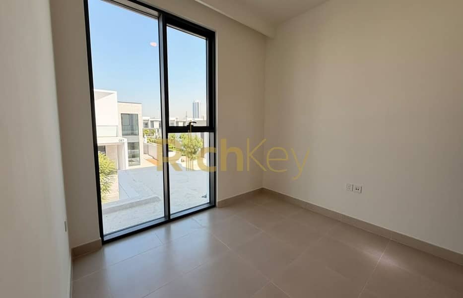 7 WhatsApp Image 2026-10-05 at 15.46. 08 (2). jpeg