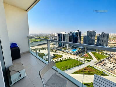 Studio te Koop in Business Bay, Dubai - Modern Balcony Overlooking a Green City. png Studio te Koop in Business Bay, Dubai - Modern Balcony Overlooking a Green City. png
