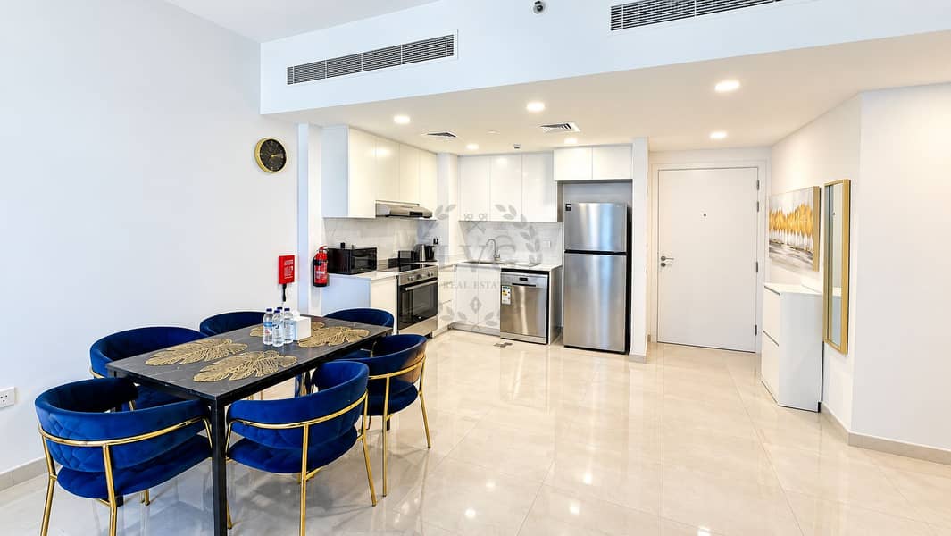 2 Elegant Navy and Gold Modern Kitchen Dining Space. png