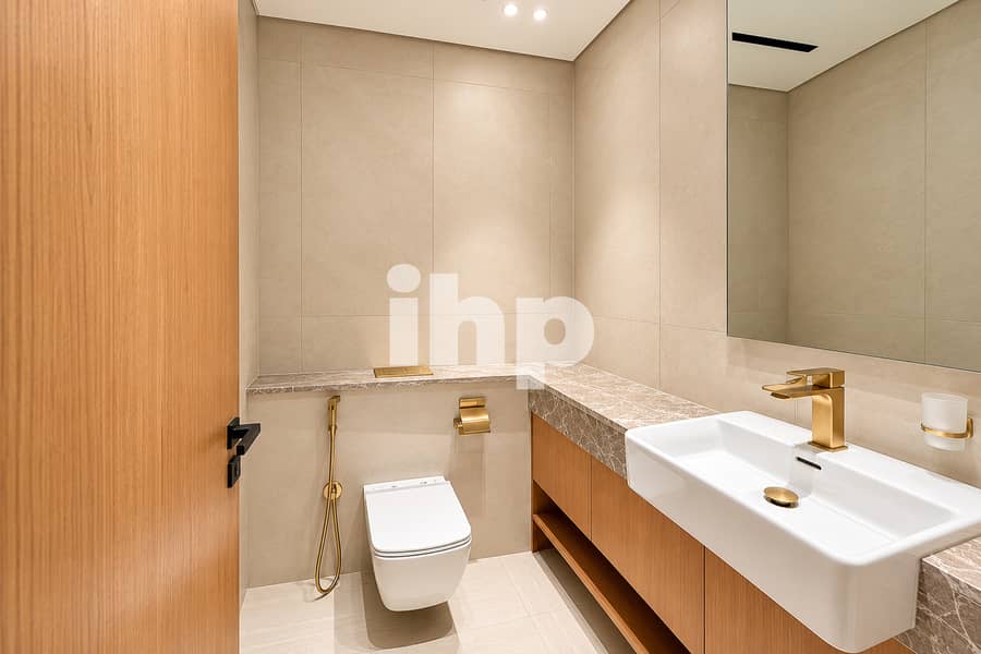 16 a_clean_modern_minimalist_bathroom_interior_phot. jpg