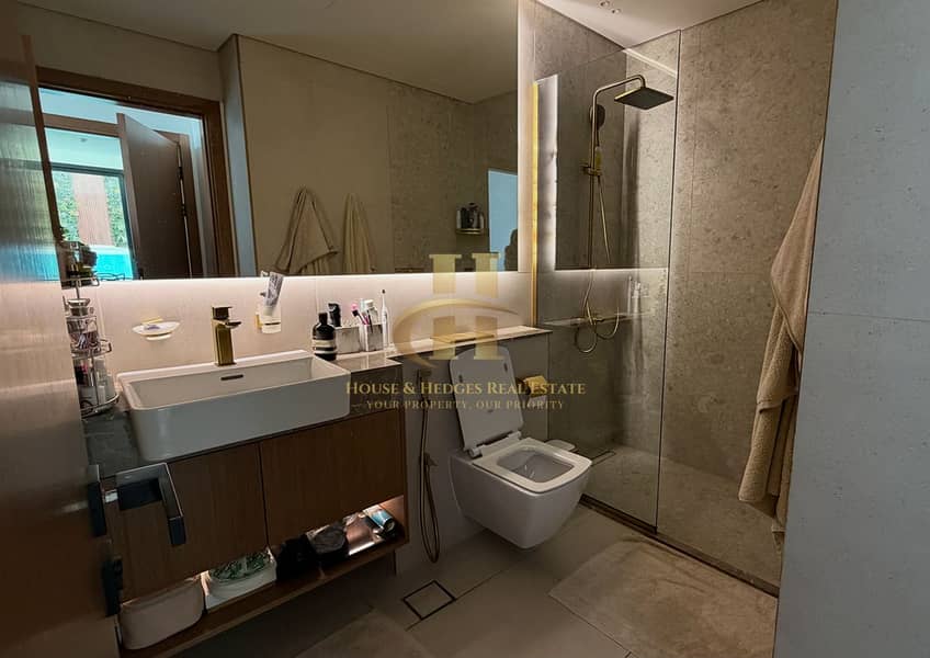 10 MAIN BEDROOM BATHROOM. png