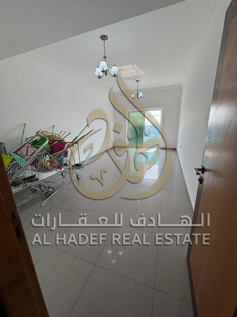 15 5bb87ff3-e5d2-4979-a28d-10db801ebe25. jpg