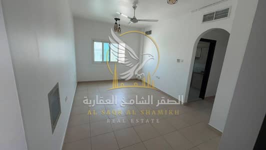 库拉亚赫， 夏尔迦 1 卧室公寓待租 - apartment-for-rent-1-bedroom-alqlyaa-alsharqa-living-room-13. jpg