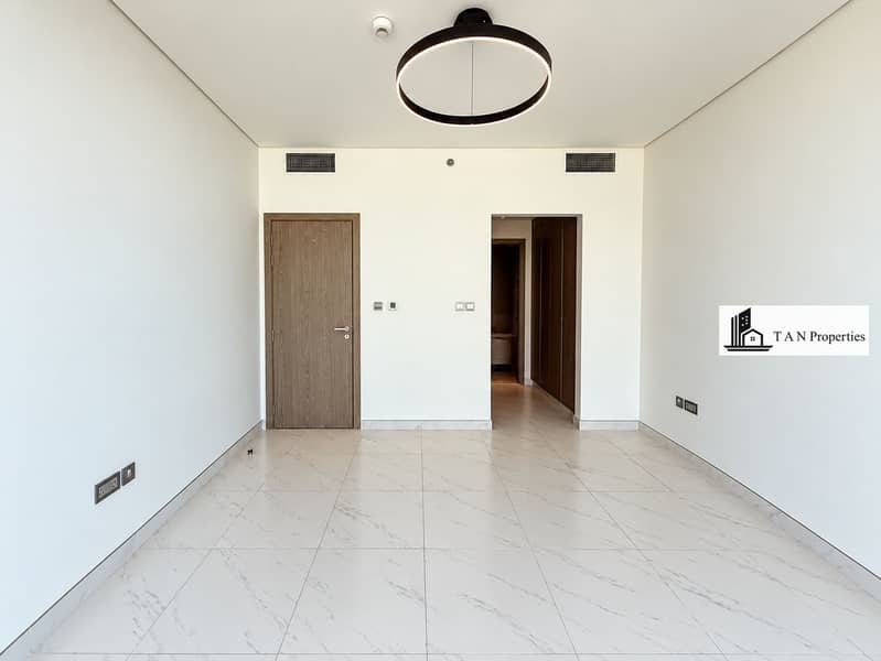 6 Modern Apartment Interior with Hallway. png