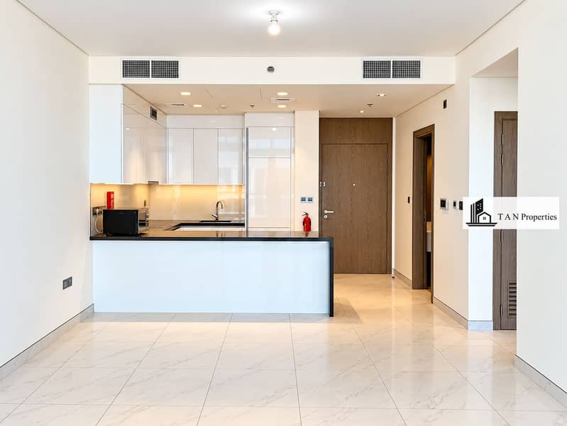 9 Modern Minimalist Apartment Kitchen Entry. png