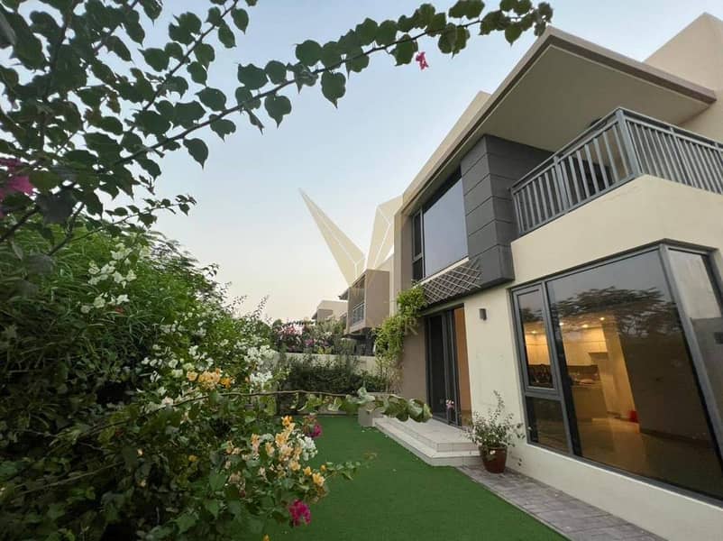 CAMEL TRACK VIEW | SINGLE ROW | LANDSCAPED | 4BR+M CAMEL TRACK VIEW | SINGLE ROW | LANDSCAPED | 4BR+M