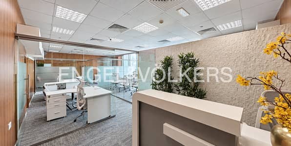 Office for Rent in Business Bay, Dubai - Private Pantry & Toilet | Bright | High Floor