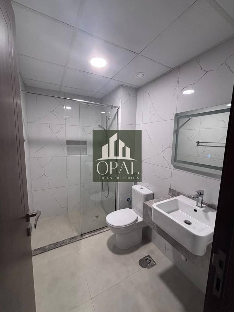 4 UNIT 218 BATHROOM. jpeg