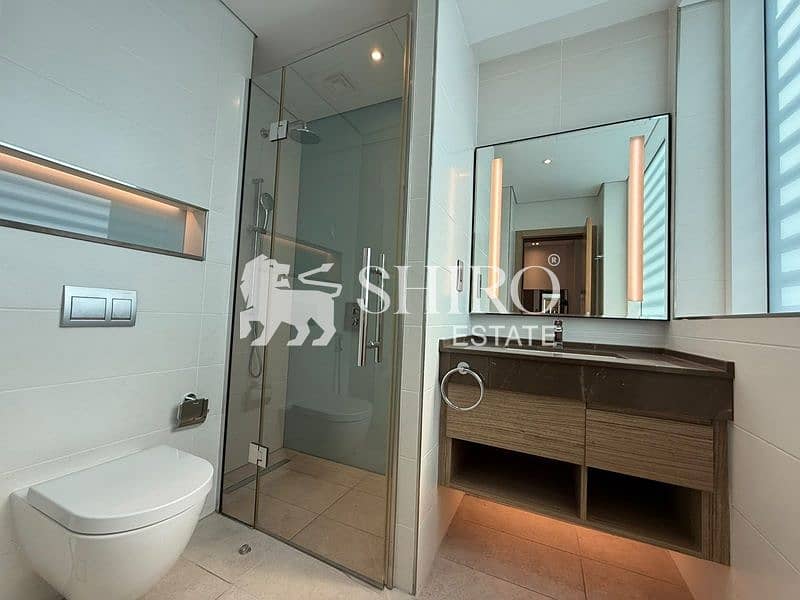 18 Bathroom 001. jpeg