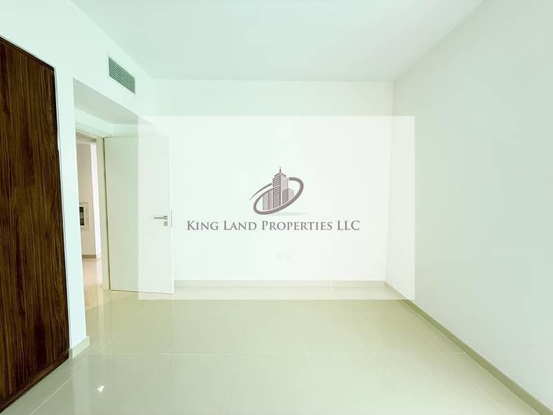 8 b84351bf-d9e1-40a4-9e18-ec6b826ab516. jpg