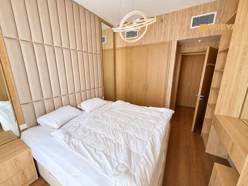 5 Warm Minimalist Bedroom Retreat. png