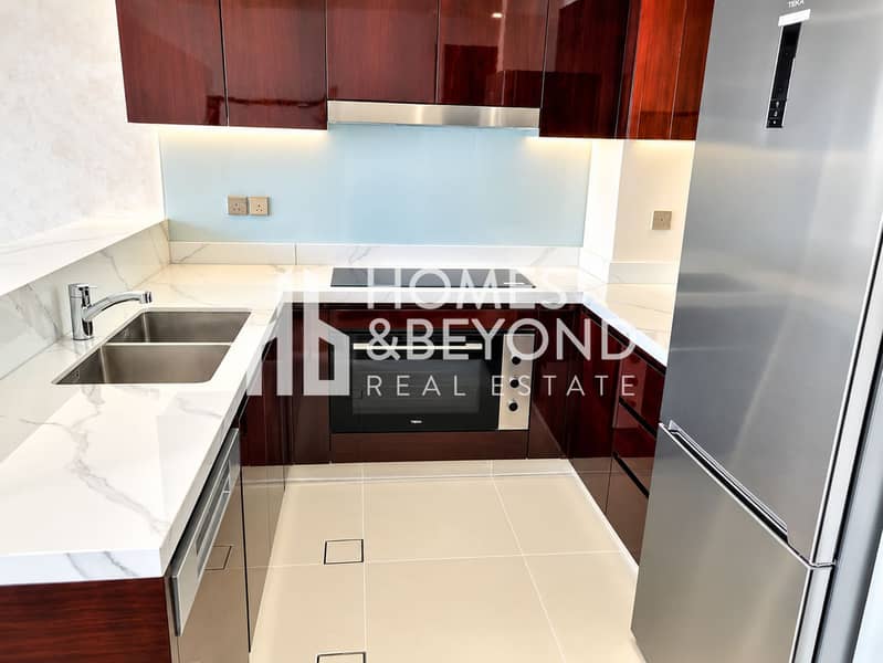 7 Modern Glossy U-Shaped Kitchen (1). png