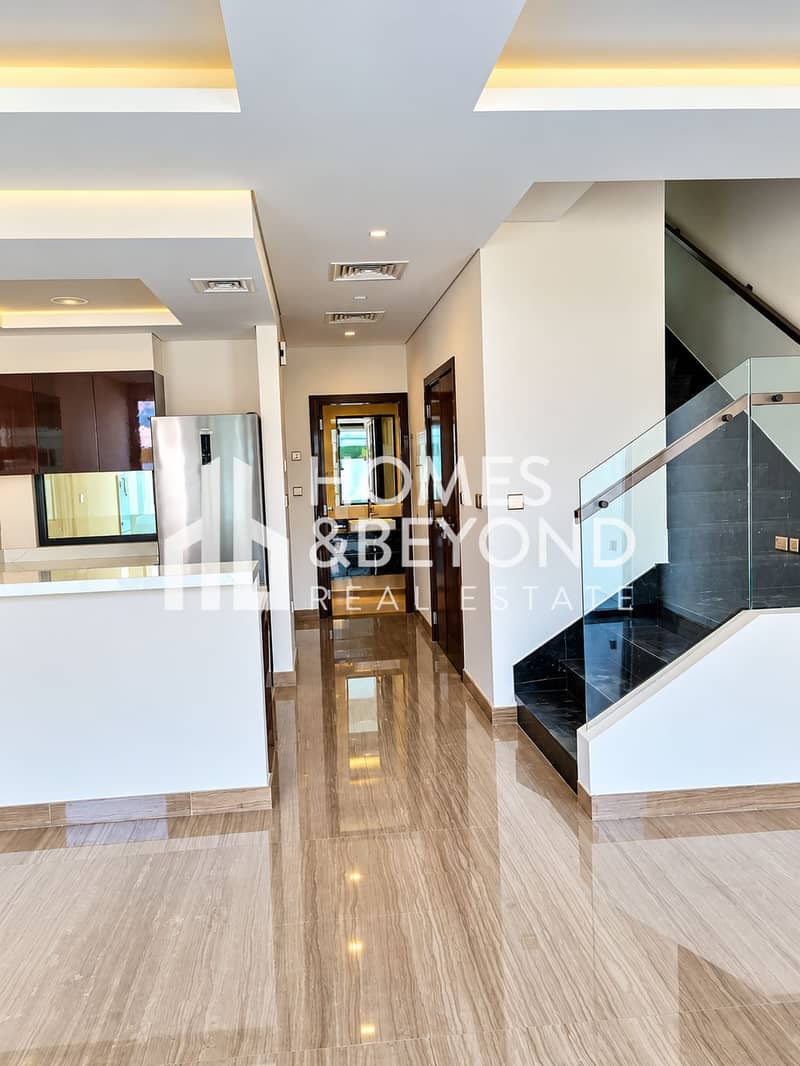 15 Modern Open-Plan Hallway Interior. png