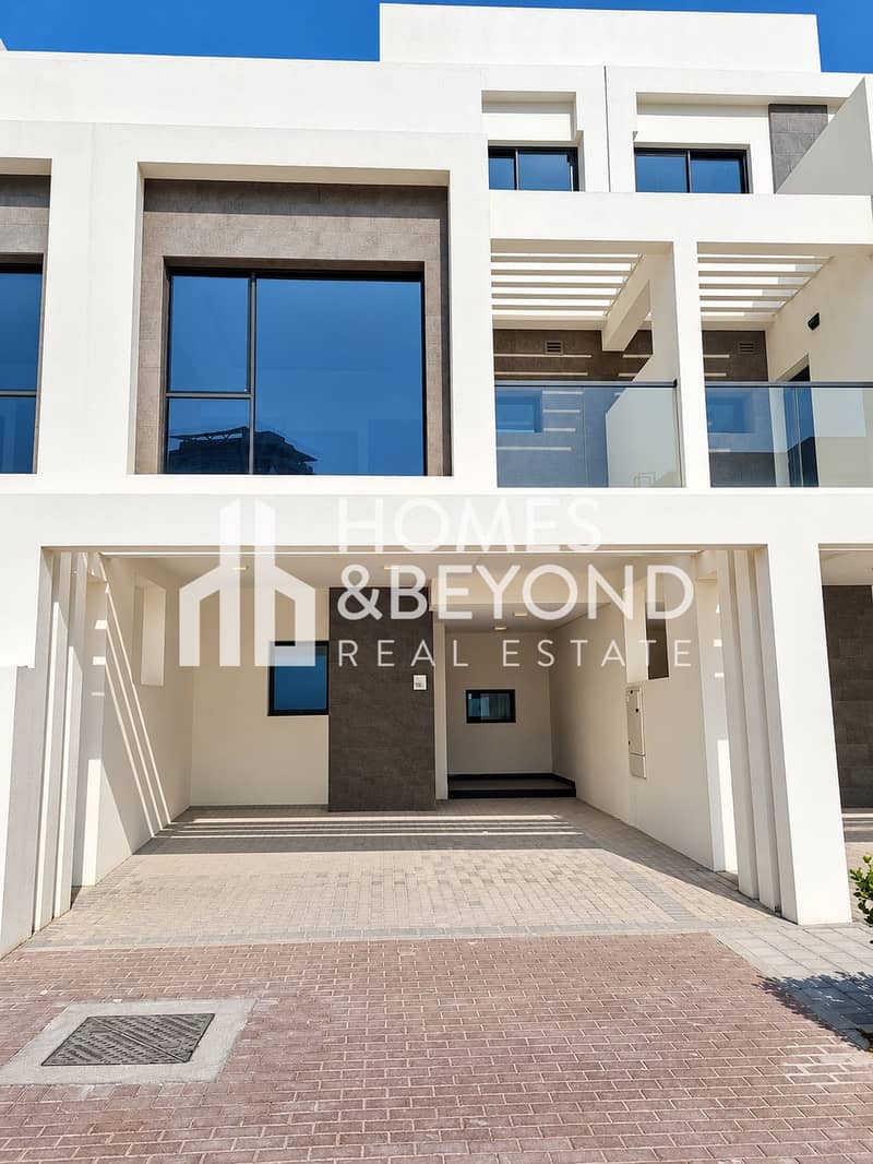 18 Modern Symmetrical Townhouse Facade. png