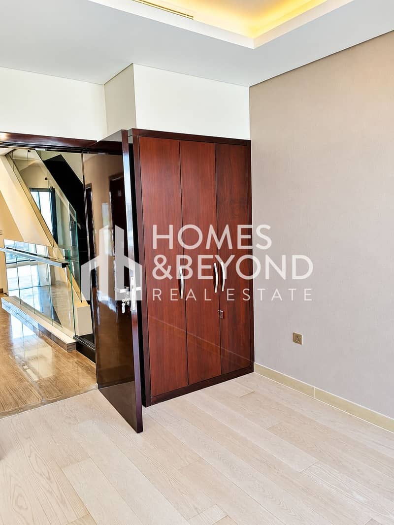 19 Modern Wood-Toned Bedroom Hallway. png