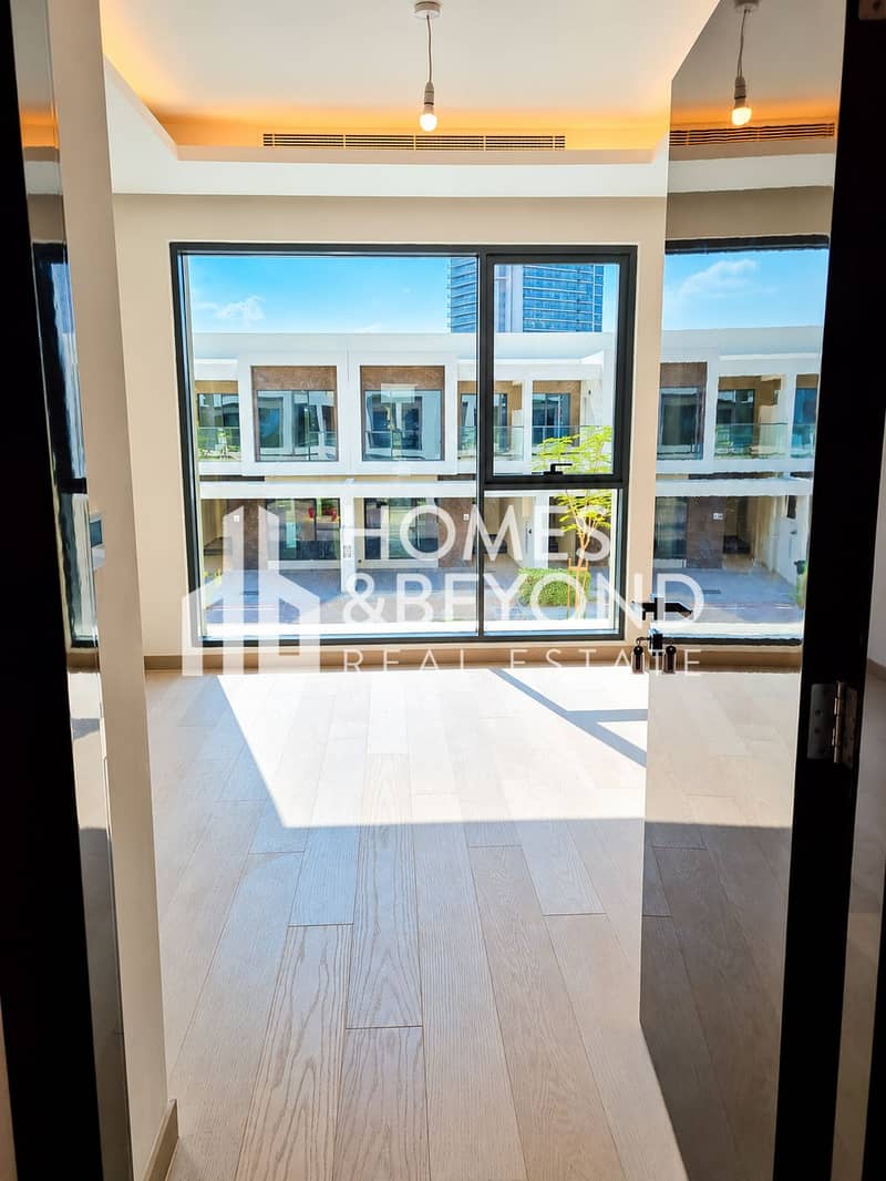 23 Sunlit Minimalist Room With Courtyard View. png