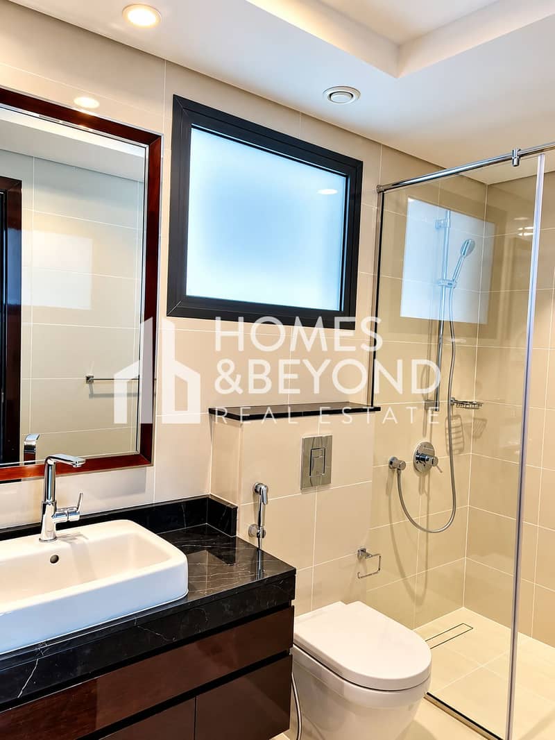 17 Modern Beige Luxury Bathroom. png