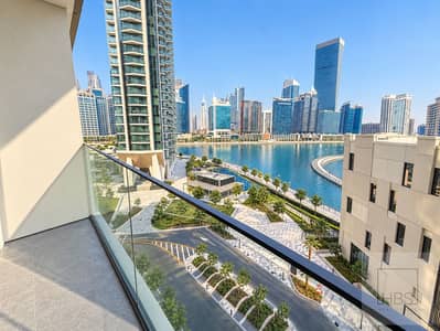 商业湾， 迪拜 单身公寓待租 - Sunlit Waterfront Skyline from a Modern Balcony. png