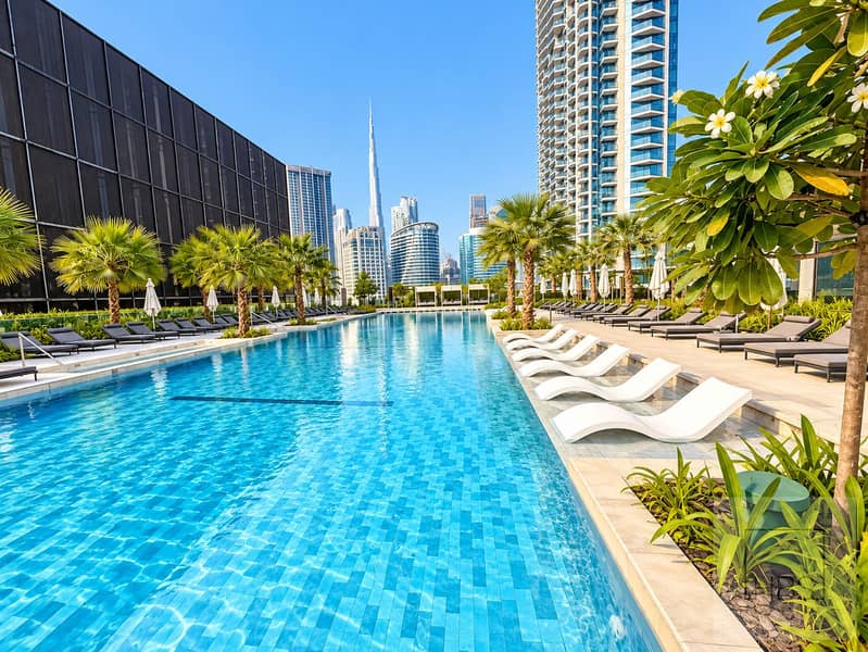 13 Luxury Rooftop Pool with Dubai Skyline. png