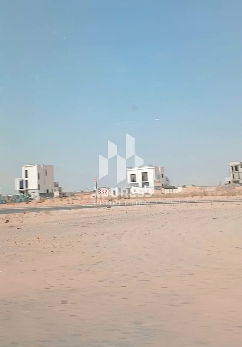 3 18537. jpg