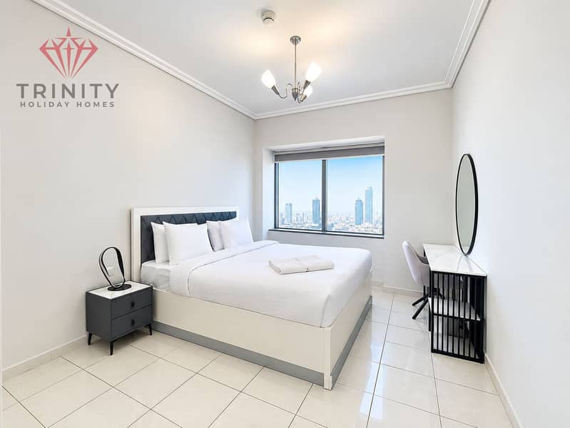 10 Bright Minimalist Bedroom with City View (1). png