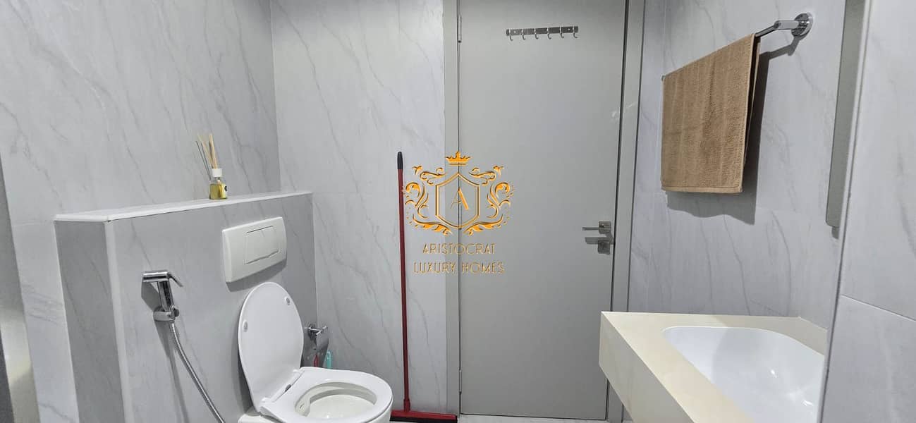 7 Bathroom 05. jpeg