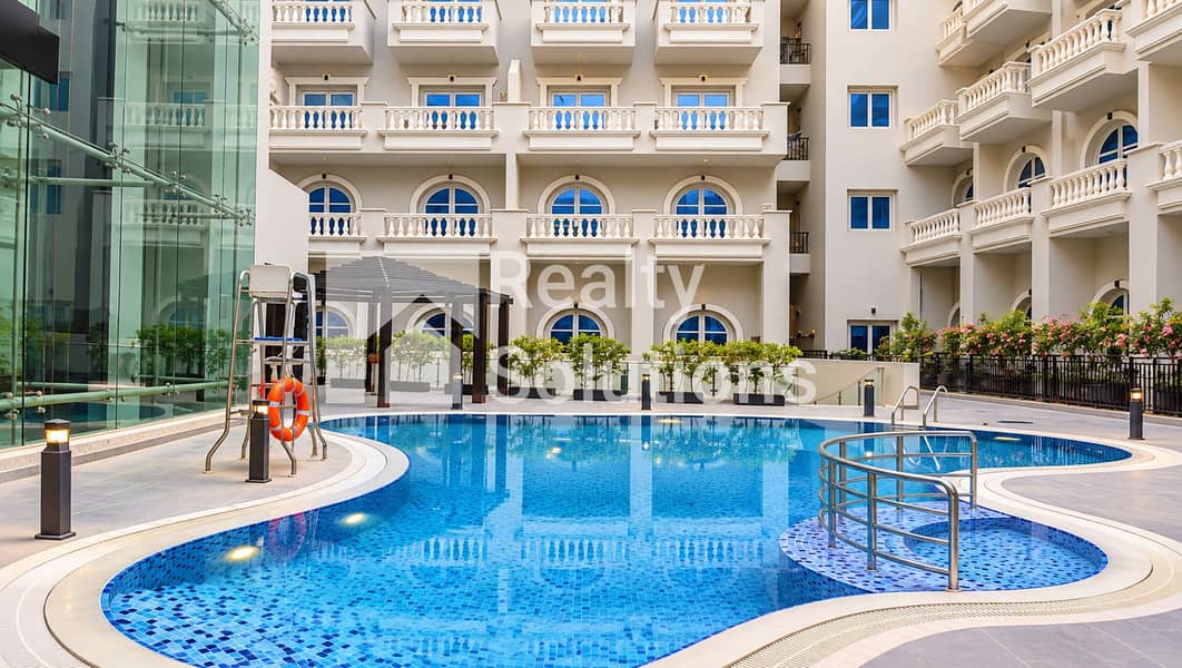10 Elegant Resort Courtyard Pool. png