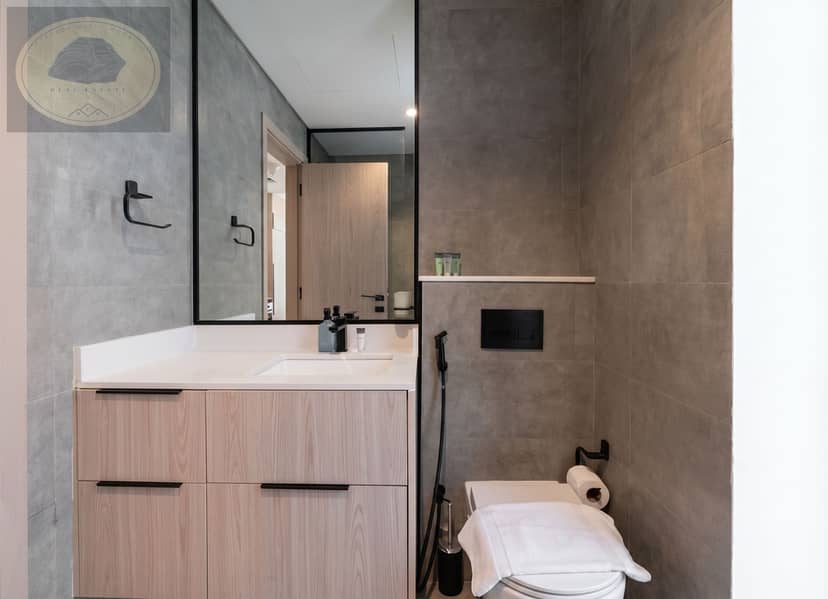 5 05_bathroom. jpg