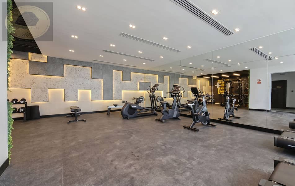 8 08_gym_mirrored_view. jpg