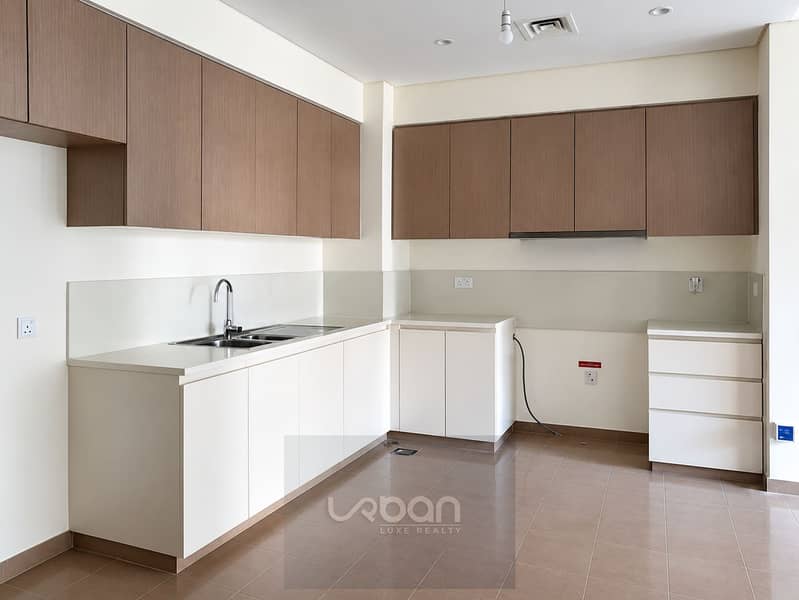 8 Modern Minimalist L-Shaped Kitchen. png