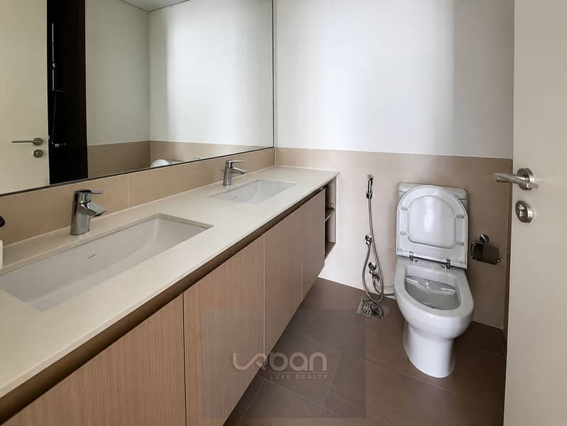 10 Modern Minimalist Bathroom Interior. png
