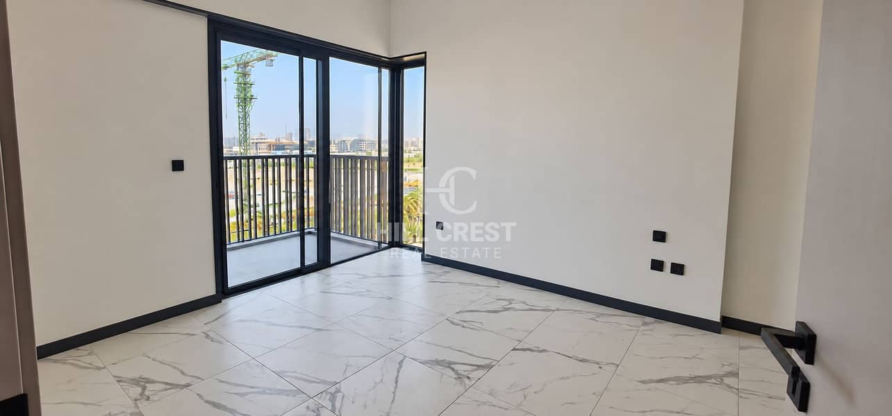 4 Bright Minimal Apartment with City View. png