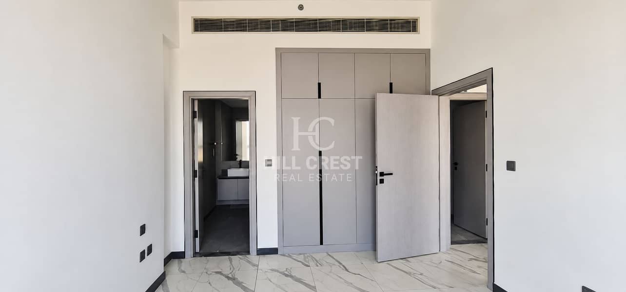 7 Minimalist Room with Built-In Wardrobe. png