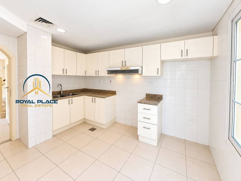 3 Bright Clean Modern L-Shaped Kitchen. png