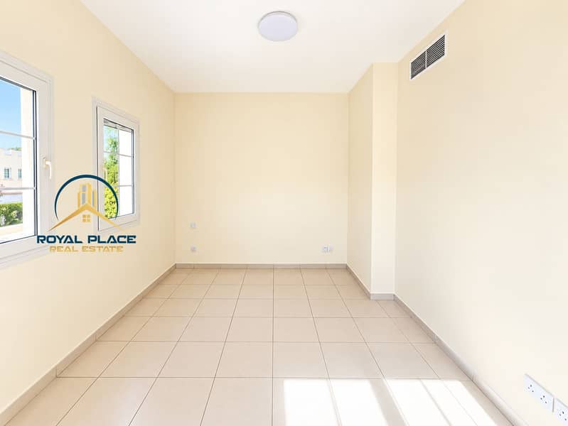 10 Bright Minimalist Empty Room. png