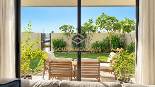Townhouse de 3 chambres à à vendre à Dubai South, Dubai - Sunlit Patio Garden Through Glass Doors. png Townhouse de 3 chambres à à vendre à Dubai South, Dubai - Sunlit Patio Garden Through Glass Doors. png