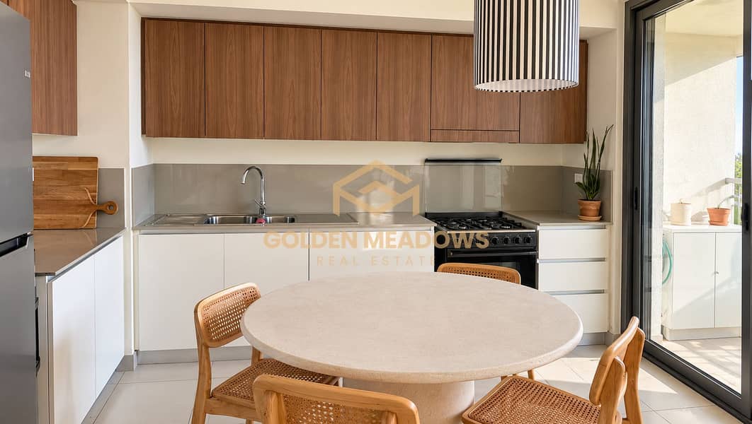 5 Bright Modern Kitchen with Dining Table. png