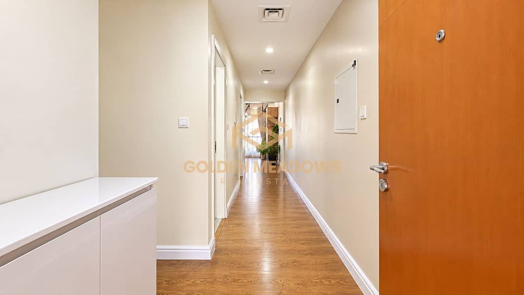 2 Modern Apartment Hallway Perspective. png