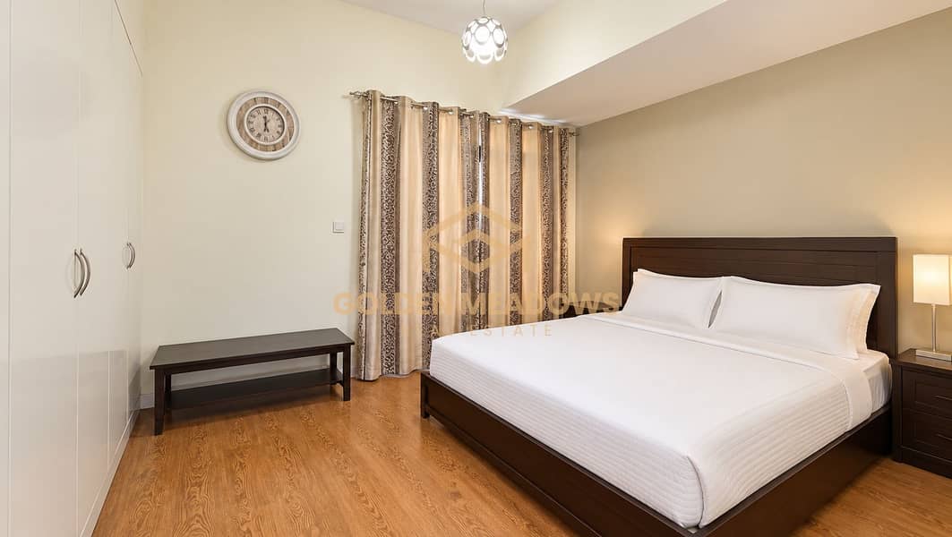 12 Cozy Modern Bedroom Retreat. png