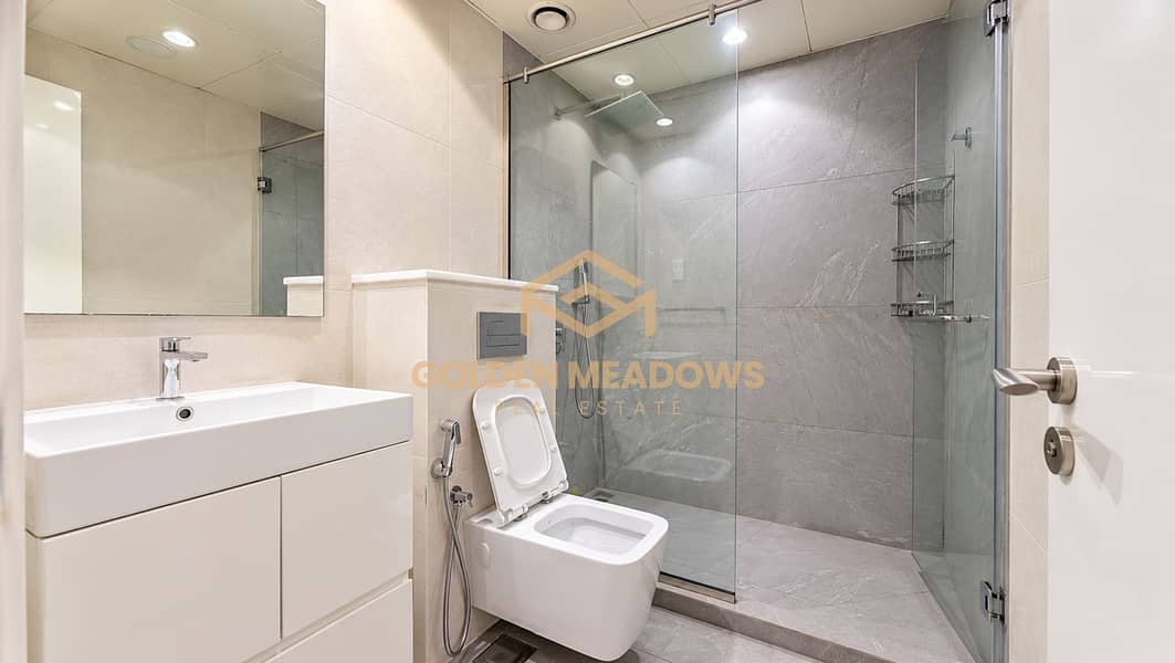 18 Modern Minimalist Bathroom Interior (1). png