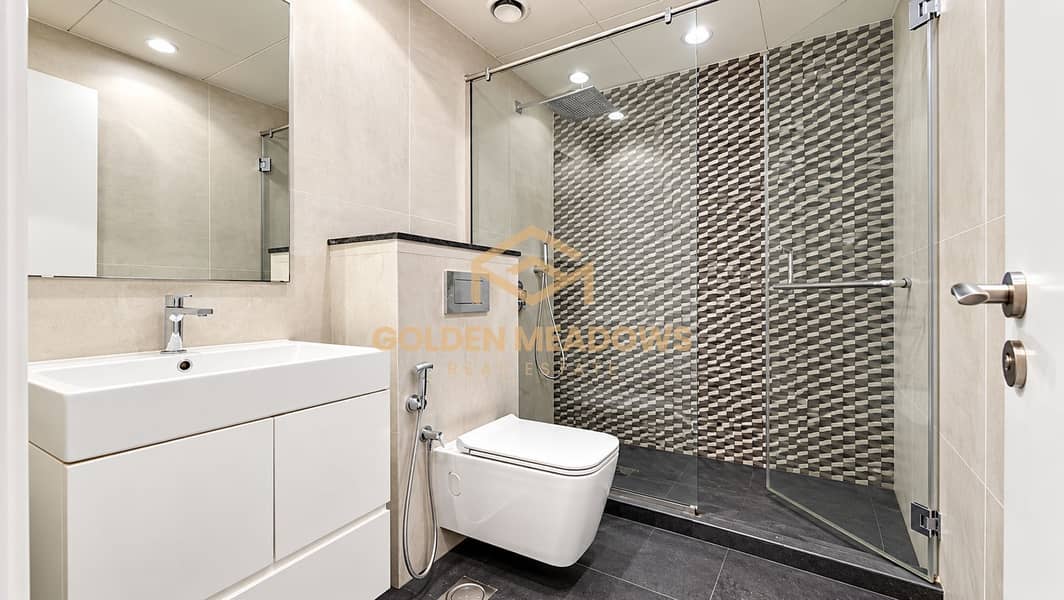 19 Modern Minimalist Bathroom Interior. png