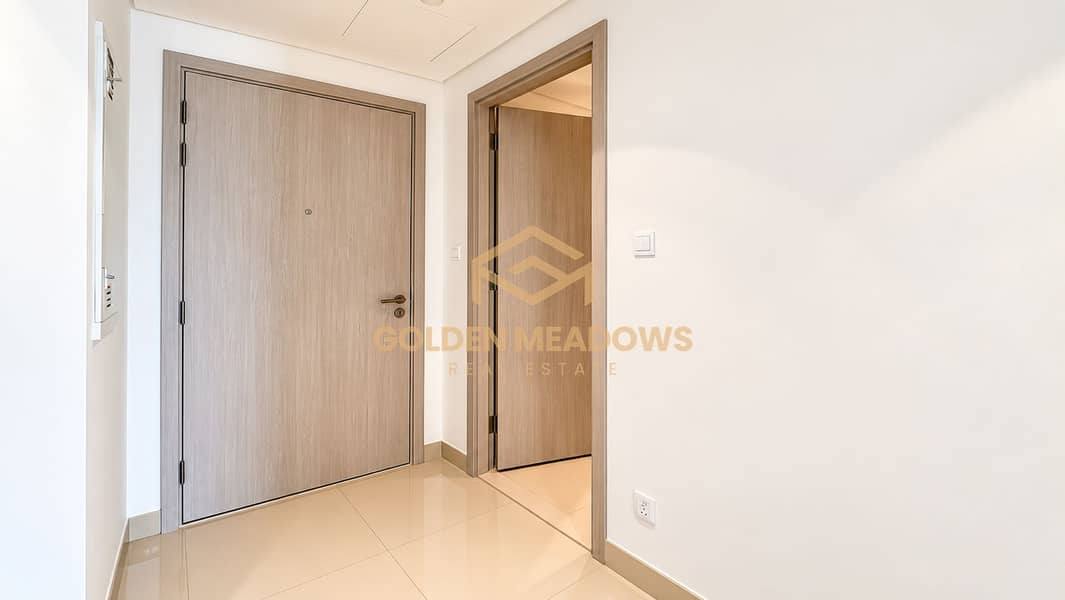 2 Modern Minimalist Hallway Entrance. png
