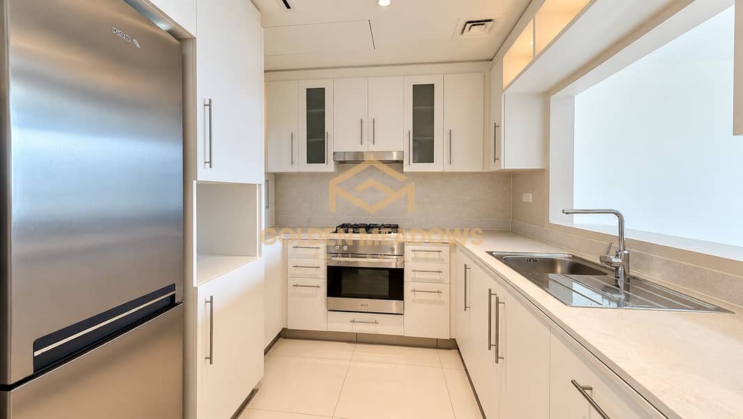 6 Modern Minimalist U-Shaped Kitchen. png