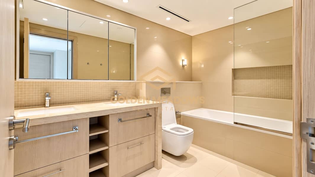 11 Modern Beige Luxury Bathroom. png