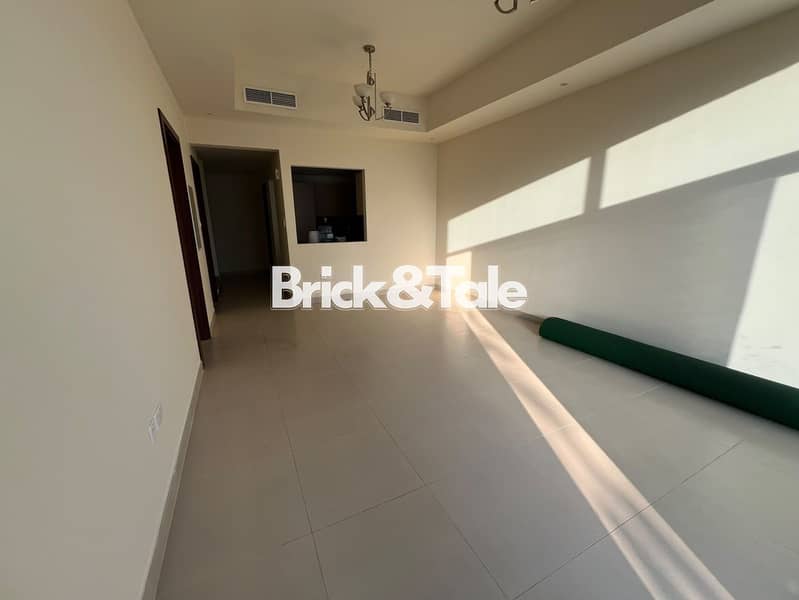 10 5feb7dd5-3d5e-405c-9253-c94abda94184. jpg