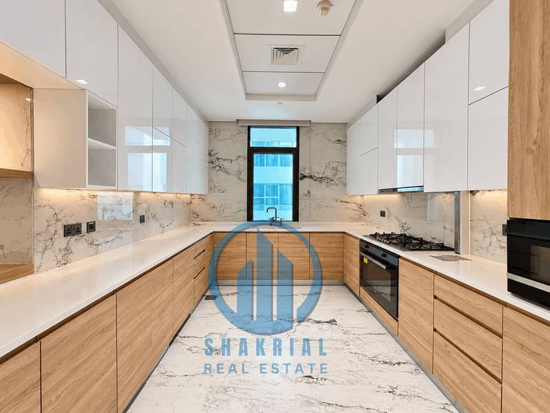 11 Bright, polished interior with city views-14-2. png