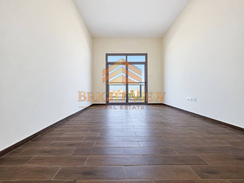 10 Bright apartment with seamless ceiling-5. png