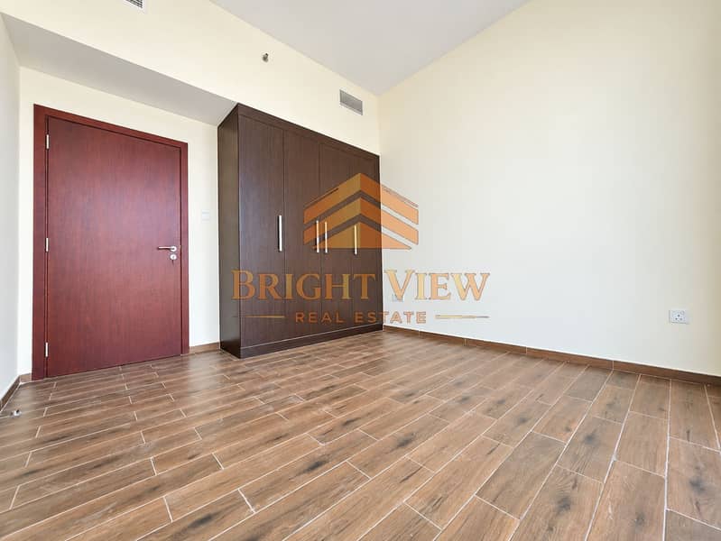 15 Bright vacant apartment interior-4. png