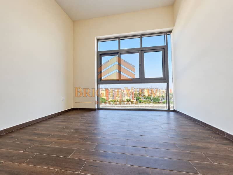 17 Bright vacant apartment interior-6. png